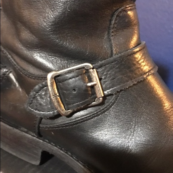 FRYE VERONICA SHORT BACK ZIPPER/SNAP CLOSURE BOOTIE - Picture 4 of 4